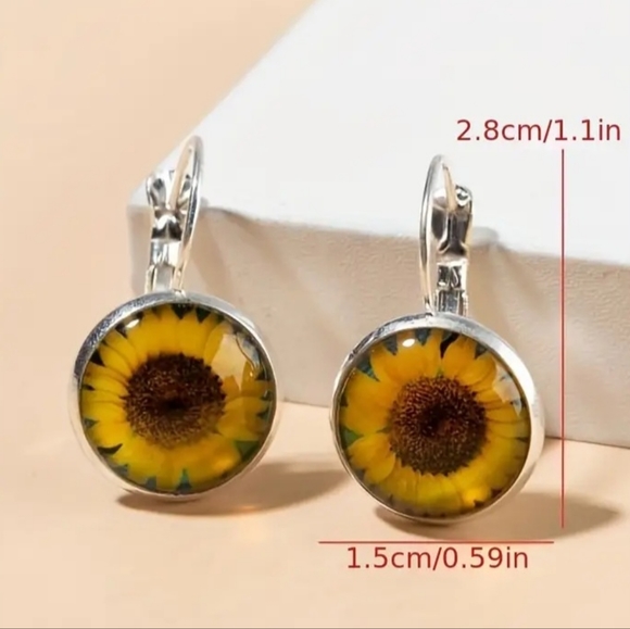 Sunflower 🌻 Earrings - Picture 3 of 3